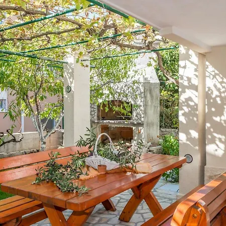 Victoria Apartment *