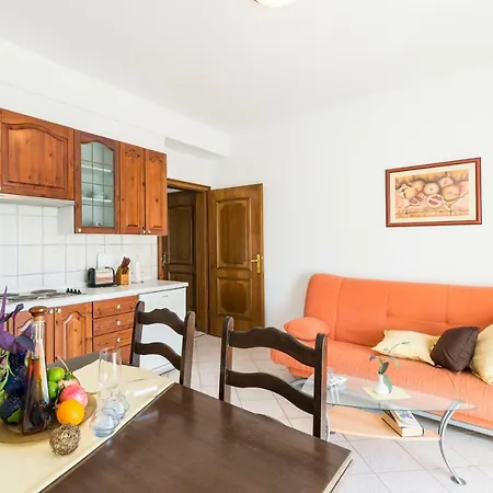 Victoria Apartment *